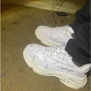 40のみ★関税込【BALENCIAGA】TripleS White Balenciaga White Triple S Trainers | Junior Couture